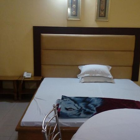 Royal Park Residential Hotel Читагонг Екстериор снимка