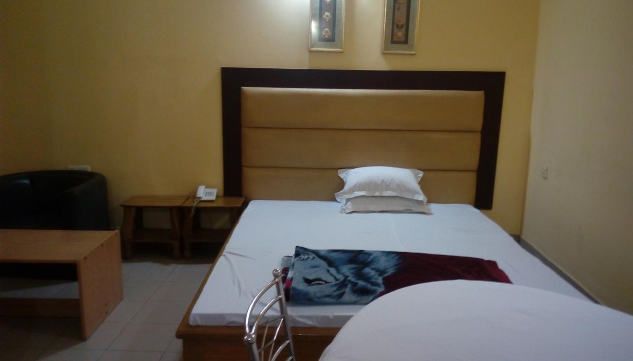 Royal Park Residential Hotel Читагонг Екстериор снимка